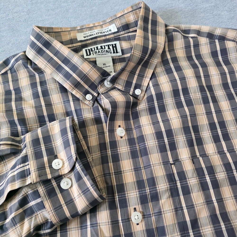 Duluth Trading Co Wrinklefighter Shirt Mens XL Relaxed Fit Plaid Cotton Tan Navy